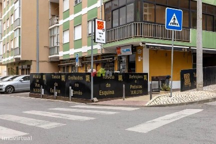 Espaço comercial à venda na Arangues - Pinheirinhos