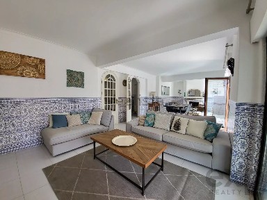 Apartamento T5 à venda em Zona Ribeirinha