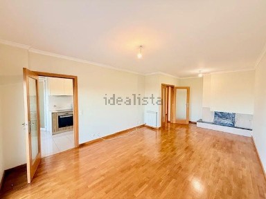 Arrendamento de apartamento T2 na Rua da Estrada Nacional Nº 1 s/n