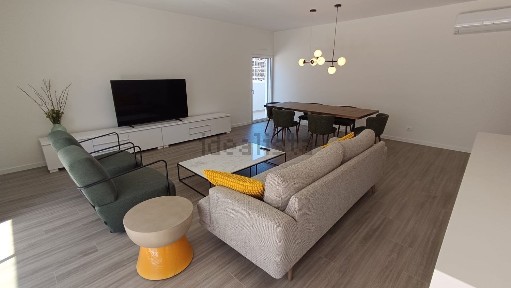 Arrendamento de apartamento T3 na Avenida José Cardoso Pires