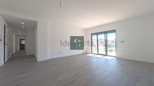 Arrendamento de apartamento T3 na Avenida dos Ferroviários