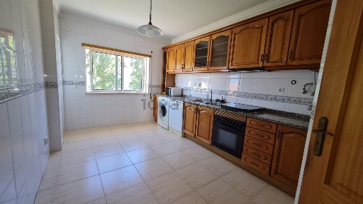 Arrendamento de apartamento T3 na Rua Rui de Pina, 114