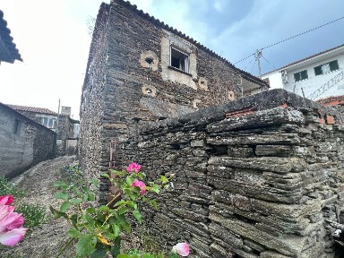 Casa de aldeia à venda na Rua da Armada, 5
