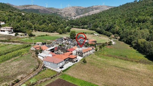 Casa de aldeia à venda na Travessa Padre António Dias, 7