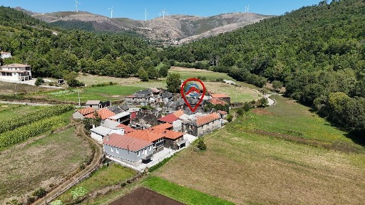 Casa de aldeia à venda na Travessa Padre António Dias, 7