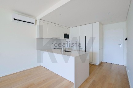 Arrendamento de apartamento T3 na Rua Amadeu de Sousa Cardoso, 3