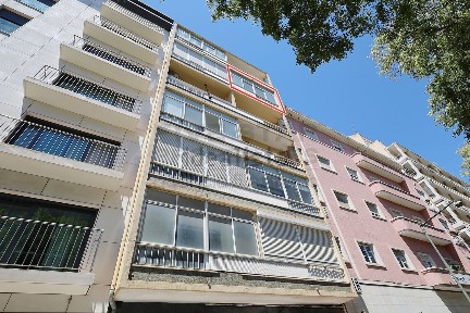 Arrendamento de apartamento T1 na Avenida Defensores de Chaves