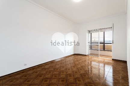 Arrendamento de apartamento T2 na Rua dos Quartéis, 80