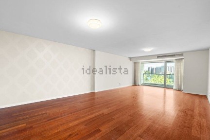 Arrendamento de apartamento T4 no Bairro S. Miguel - Entrecampos