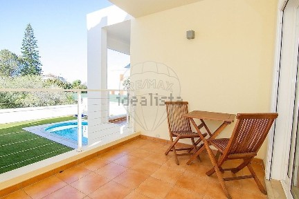 Arrendamento de apartamento T2 na Rua Jaime Palhinha