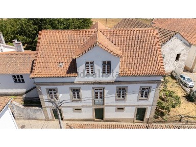Pomares, Largo Aníbal Mendes de Campos, 1