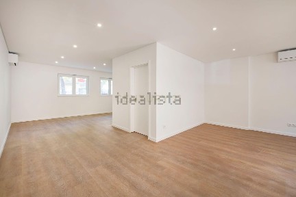 Apartamento T0 à venda na Rua João das Regras, 6
