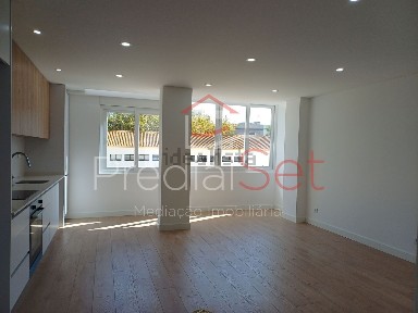 Apartamento T3 à venda na Praceta Manuel Envia, 3
