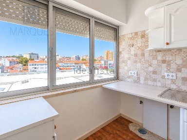 Apartamento T2 à venda na Fogueteiro