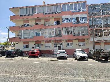 Apartamento T2 à venda na Avenida Doutor Arlindo Vicente
