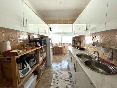 Apartamento T2 à venda na Rua Bernardim Ribeiro