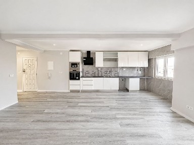 Apartamento T4 à venda na Rua Infante Dom Augusto