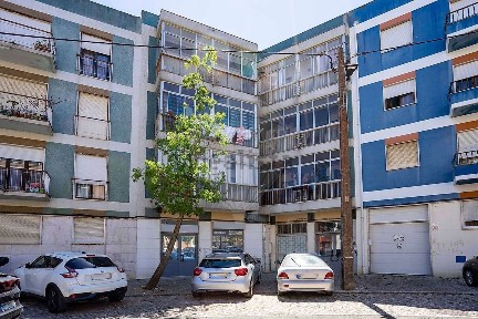 Apartamento T1 à venda na Rua General Humberto Delgado