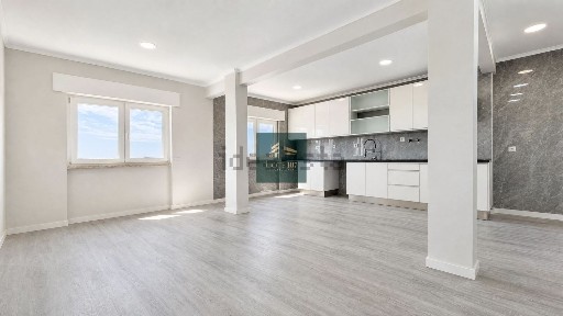 Apartamento T2 à venda na Rua Gil Eanes