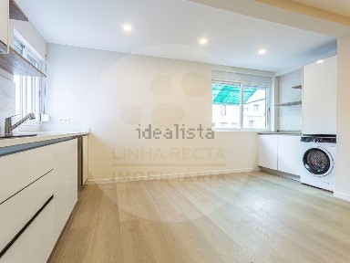 Apartamento T2 à venda na Rua Doutor Luís Teixeira de Macedo e Castro, 12
