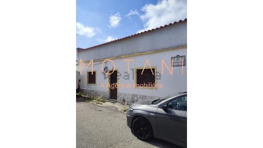 Apartamento T2 à venda na Rua Serafim dos Santos s/n