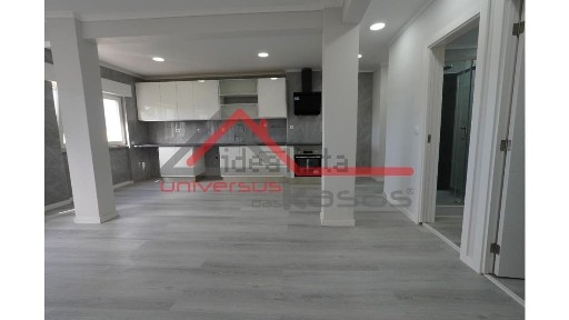 Apartamento T2 à venda na Rua Gil Eanes