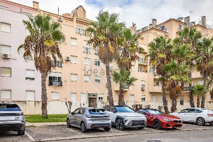 Apartamento T3 à venda na Rua Ana Castro Osório