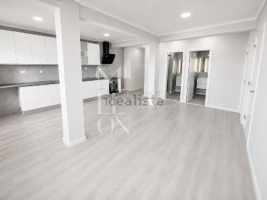 Apartamento T2 à venda na Rua Gil Eanes s/n