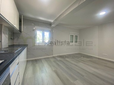 Apartamento T3 à venda na Rua João Jacinto de Magalhães, 6
