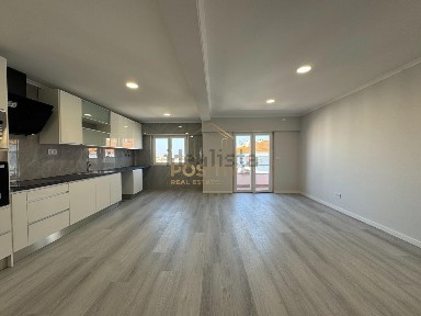 Apartamento T4 à venda na Rua Infante Dom Augusto s/n