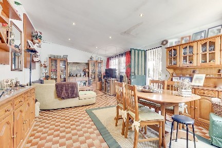 Apartamento T3 à venda na Rua Infante Dom Henrique
