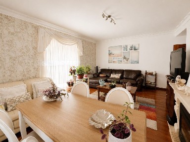 Apartamento T3 à venda na Rua do Cotovelo