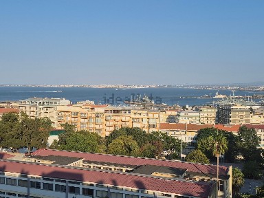 Penthouse à venda na Avenida Professor Egas Moniz, 22