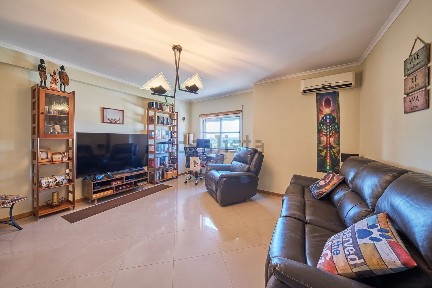 Apartamento T3 à venda na Rua Natália Correia, 12