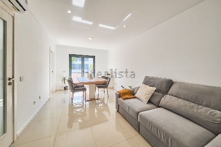Apartamento T2 à venda na Rua Vergílio Ferreira, 6