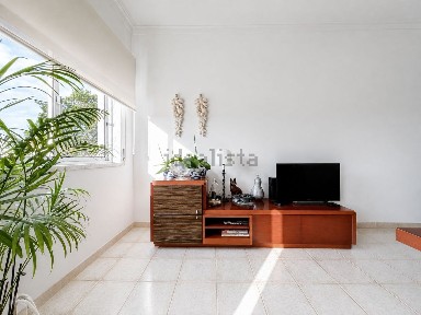 Apartamento T2 à venda na Torre da Marinha