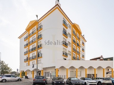 Apartamento T2 à venda na Rua António Augusto Louro