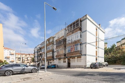 Apartamento T1 à venda na Rua Bento da Silva Fernandes