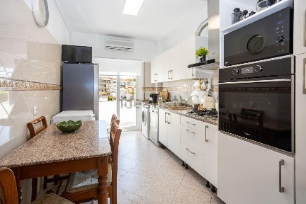 Apartamento T2 à venda na Praceta Sousa Martins, 10