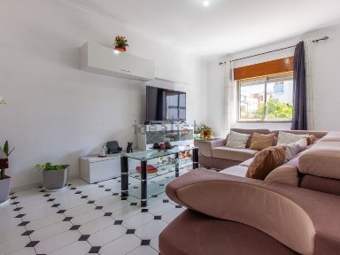 Apartamento T3 à venda na Rua das Flores, 10 a
