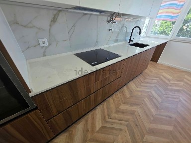 Apartamento T2 à venda na Avenida Rainha Dona Leonor