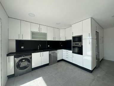 Apartamento T2 à venda no Quinta da Ladeira ou Cruz de Santo António, 2