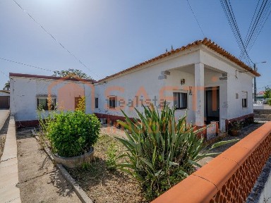 Moradia independente à venda em Maceira