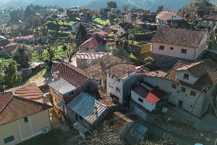Moradia independente à venda em Bouro (Santa Maria)