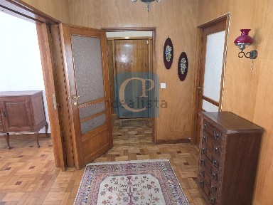 Arrendamento de apartamento T5 na Rua de Santos Pousada, 829