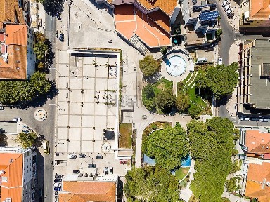 Armazém à venda em Almada