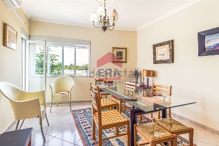 Apartamento T3 à venda na Avenida Zeca Afonso, 1