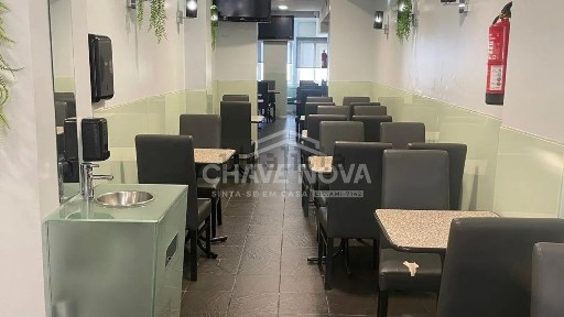 Restaurante para trespasse na Rua de Camões