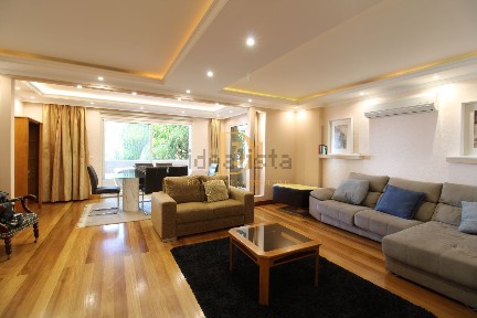 Arrendamento de apartamento T4 na Estrada Monumental, 1