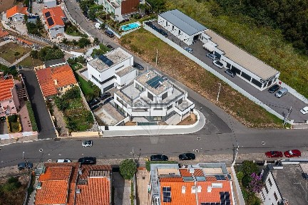 Moradia independente à venda na Travessa Cova da Marinha